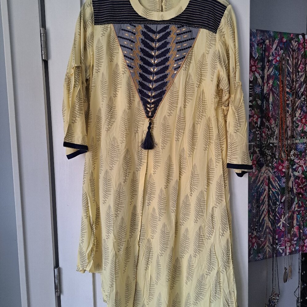 DRESS EMBROIDERED DETAILS RAYON L XL18 ACROSS CHEAT